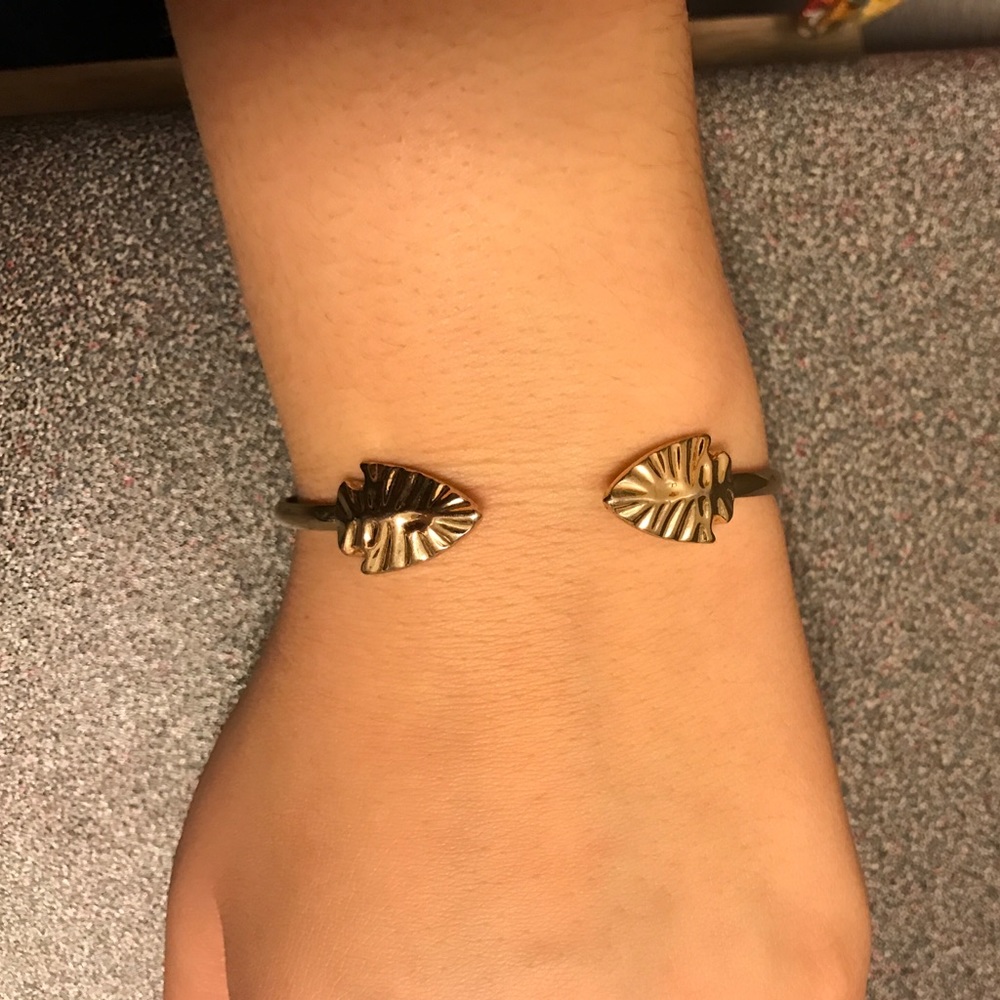 arrow gold bangle
