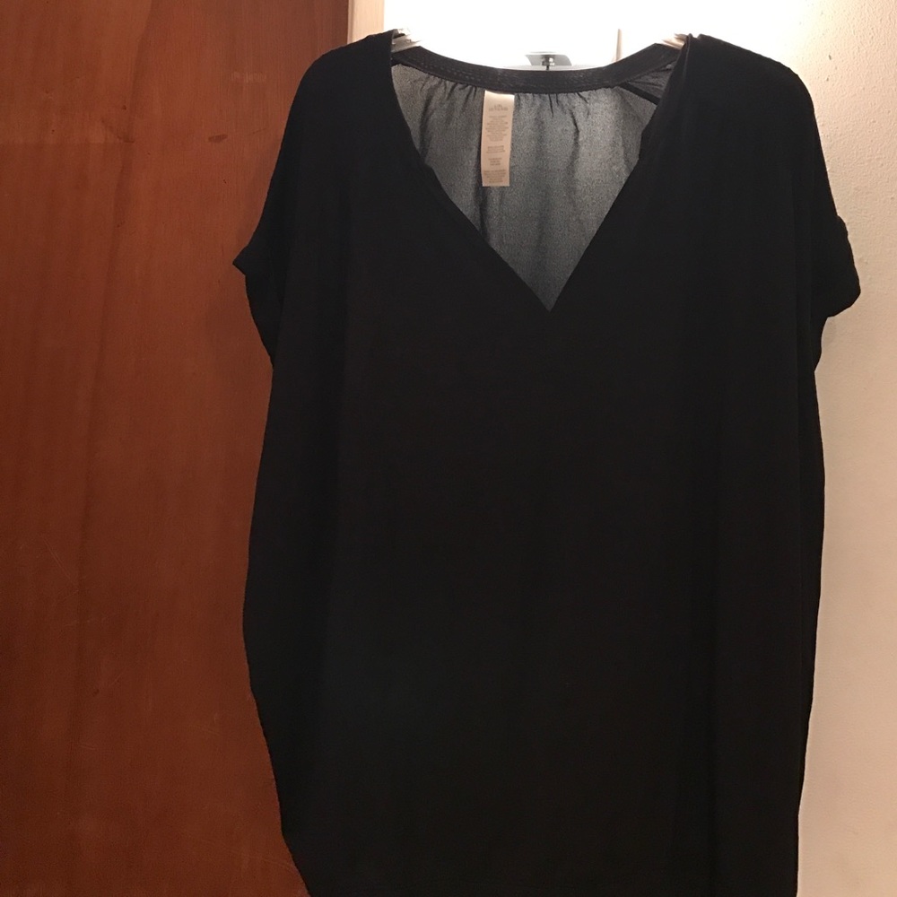 Short sleeve/sleeveless v-neck top