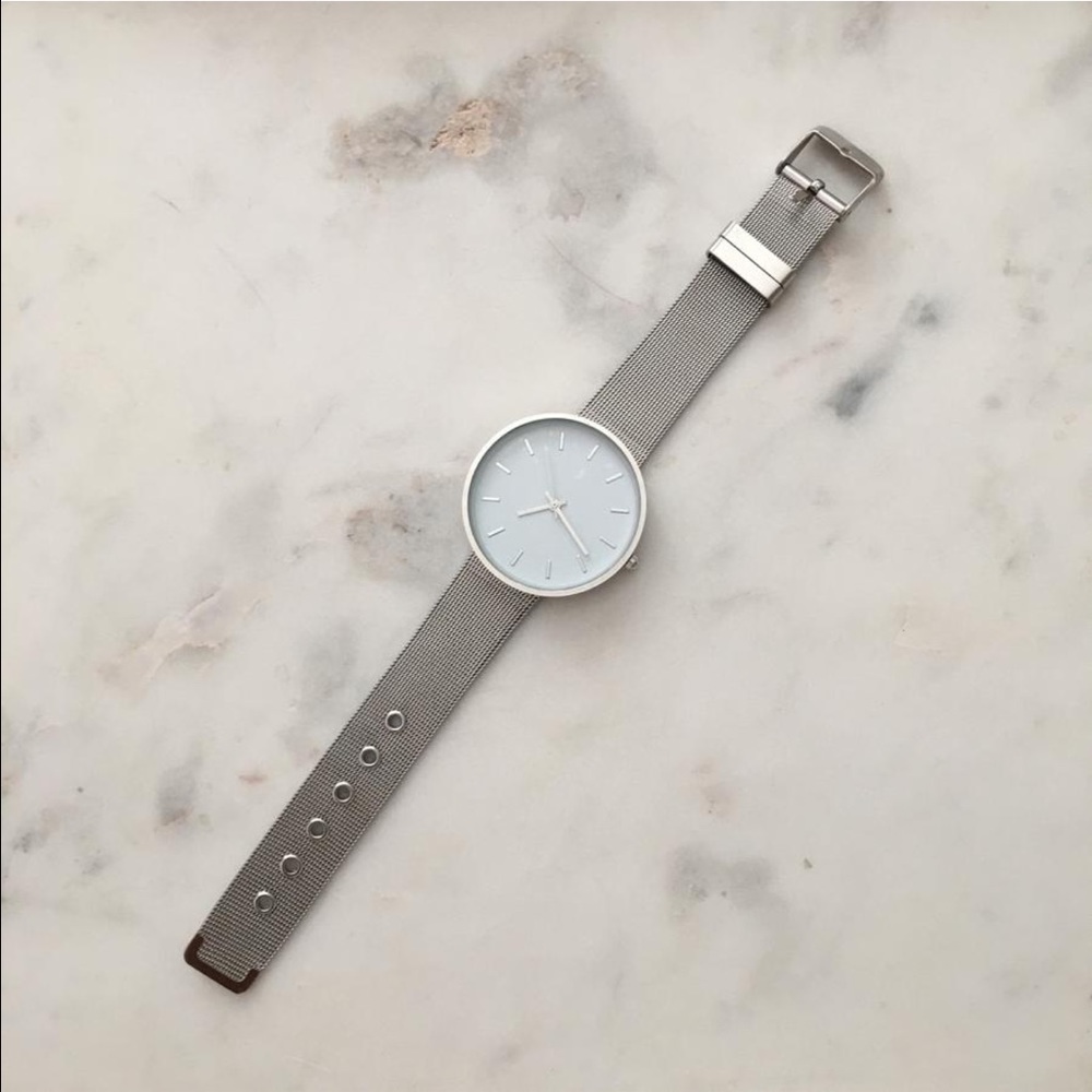 ‼️SOLD‼️ Silver band minimalist mesh watch large oversized - Picture 4 of 5