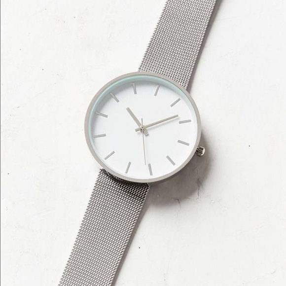 ‼️SOLD‼️ Silver band minimalist mesh watch large oversized - Picture 2 of 5