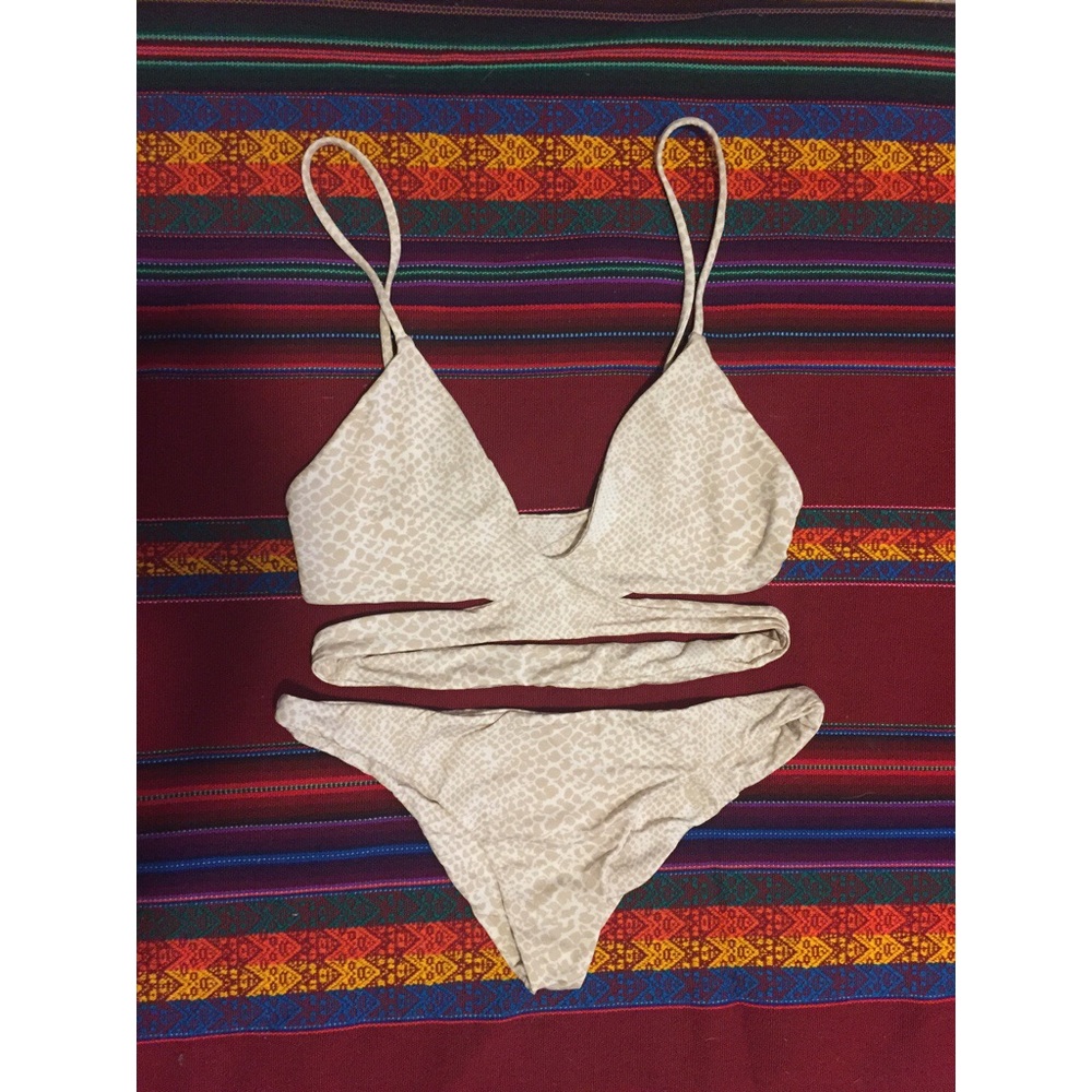 ❌SOLD❌Haku top Waikoloa bottom in light snake