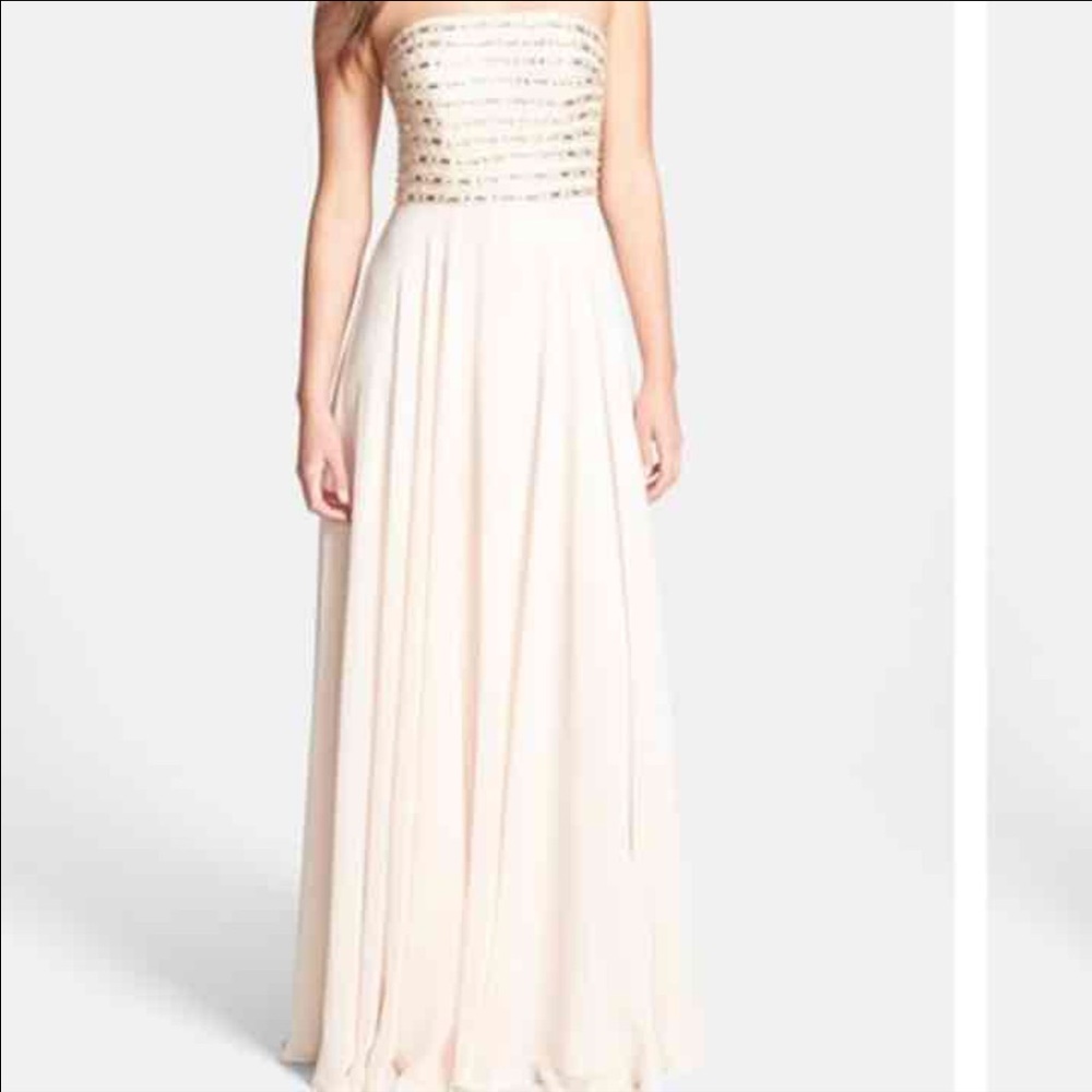 Beautiful ivory prom dress size 8!!