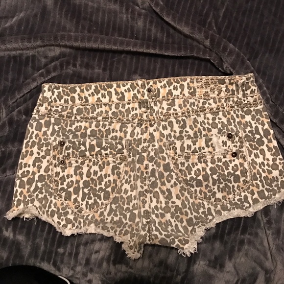 Cheetah print short shorts - Picture 2 of 3