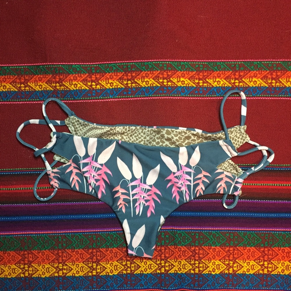 ❌SOLD❌✨Acacia Kauai bottoms in Heliconia✨