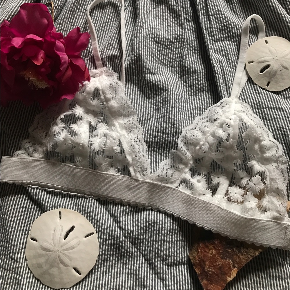 NEW💓 White Lace Floral Bralette American Eagle