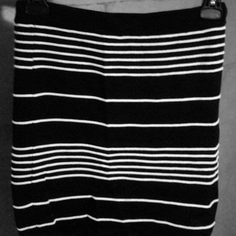 Mini skirt black & white med, cute!