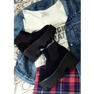Grunge black platform boots Grunge black platform boots