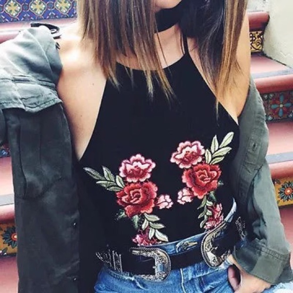 🆕//embroidery halter tank top