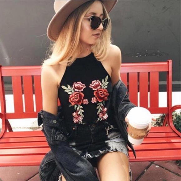 🆕//embroidery halter tank top - Picture 2 of 3