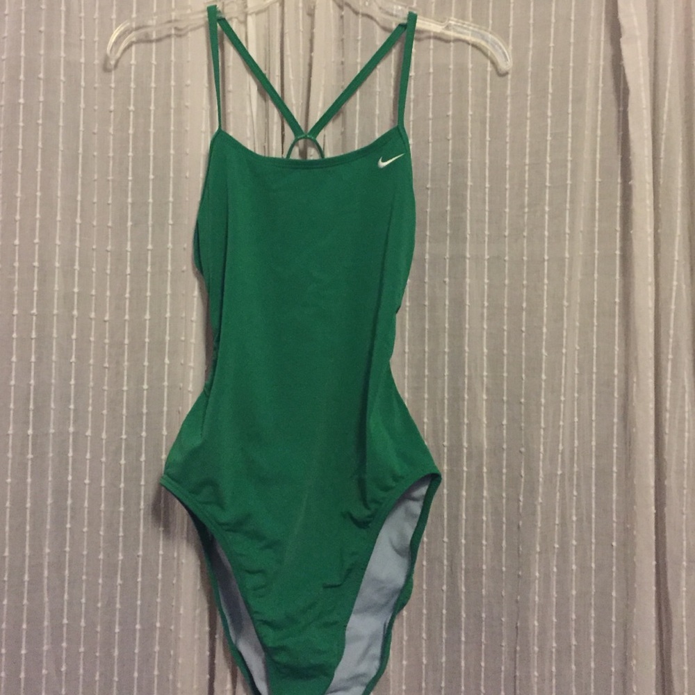 Nike cut out back practice suit