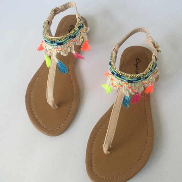 1 Left!!! NWT. Colored fringe tan sandals - Picture 4 of 8