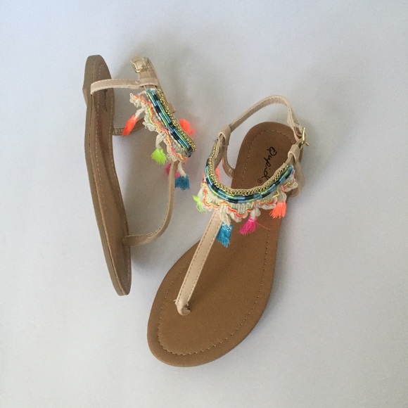 1 Left!!! NWT. Colored fringe tan sandals - Picture 6 of 8