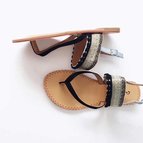 1 LEFT!!! NWT. Embroidered Pom Pom sandal - Picture 2 of 8