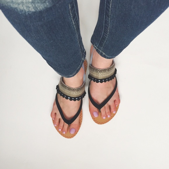 1 LEFT!!! NWT. Embroidered Pom Pom sandal - Picture 8 of 8