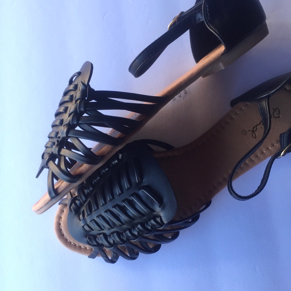 1 LEFT! NWT. Blk huarache sandal - Picture 5 of 5