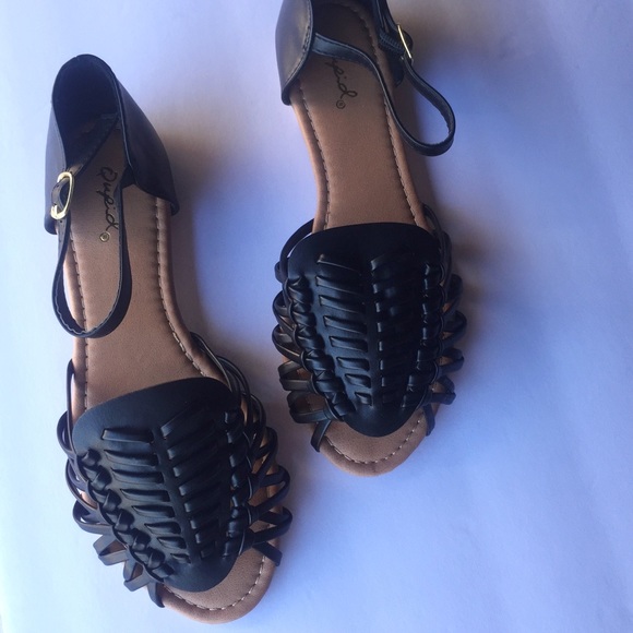 1 LEFT! NWT. Blk huarache sandal - Picture 4 of 5