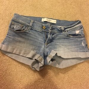 Abercrombie & Fitch Cuffed Jean Short (98)(*)