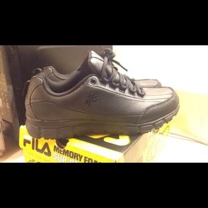 Size 10 LIKE NEW women's Fila memory Foam