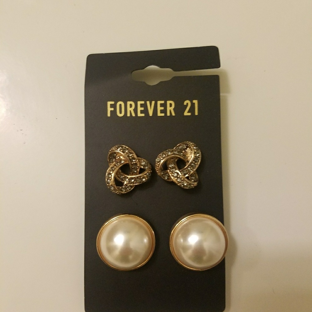 FOREVER 21 earring stud set
