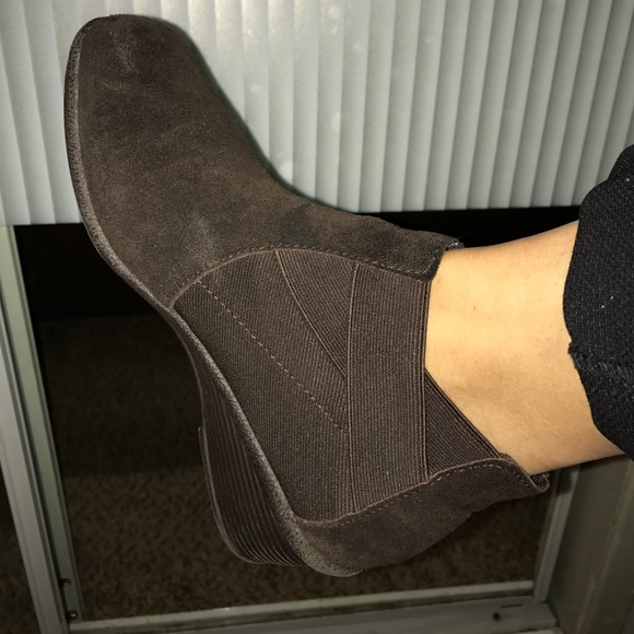 Soft padded suede ankle boots - Picture 3 of 4