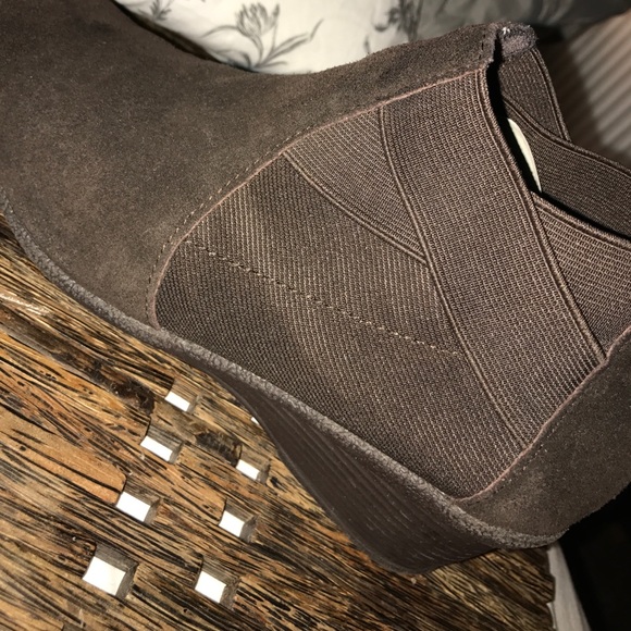 Soft padded suede ankle boots - Picture 4 of 4