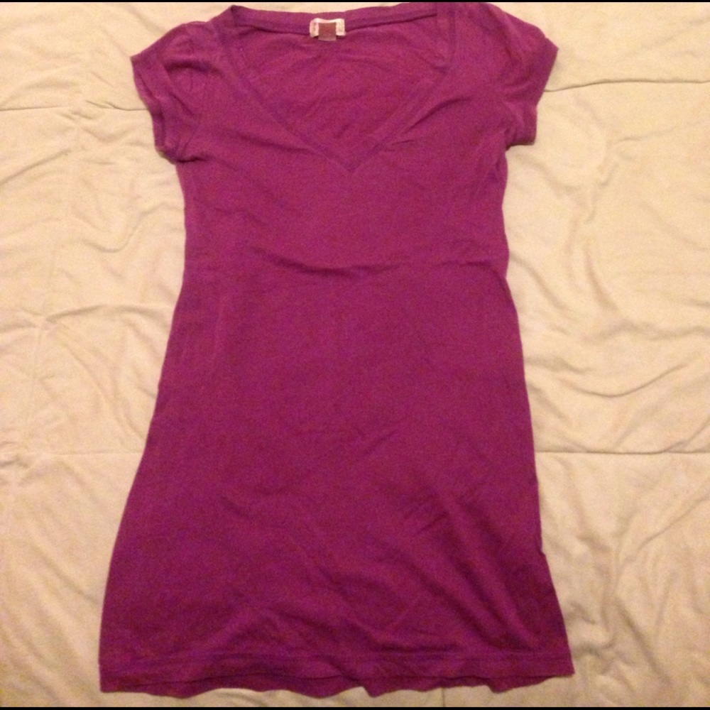 Mossimo v-neck tee