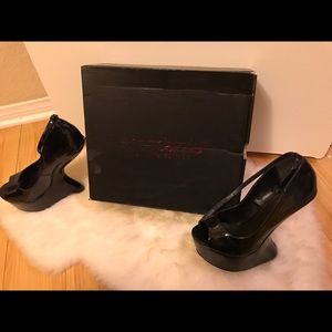 Black patent wedges