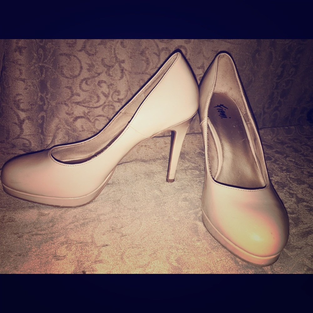 Fioni nude heels