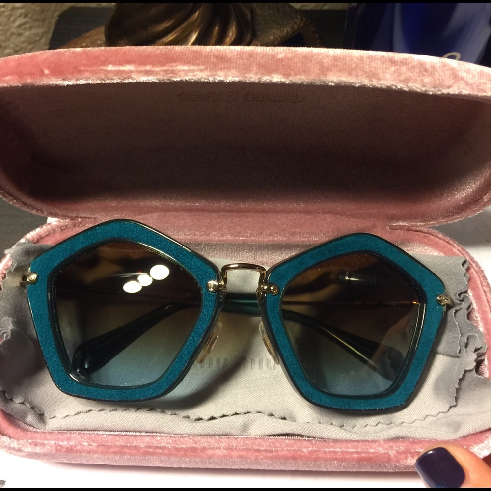 Miu Miu sunglass