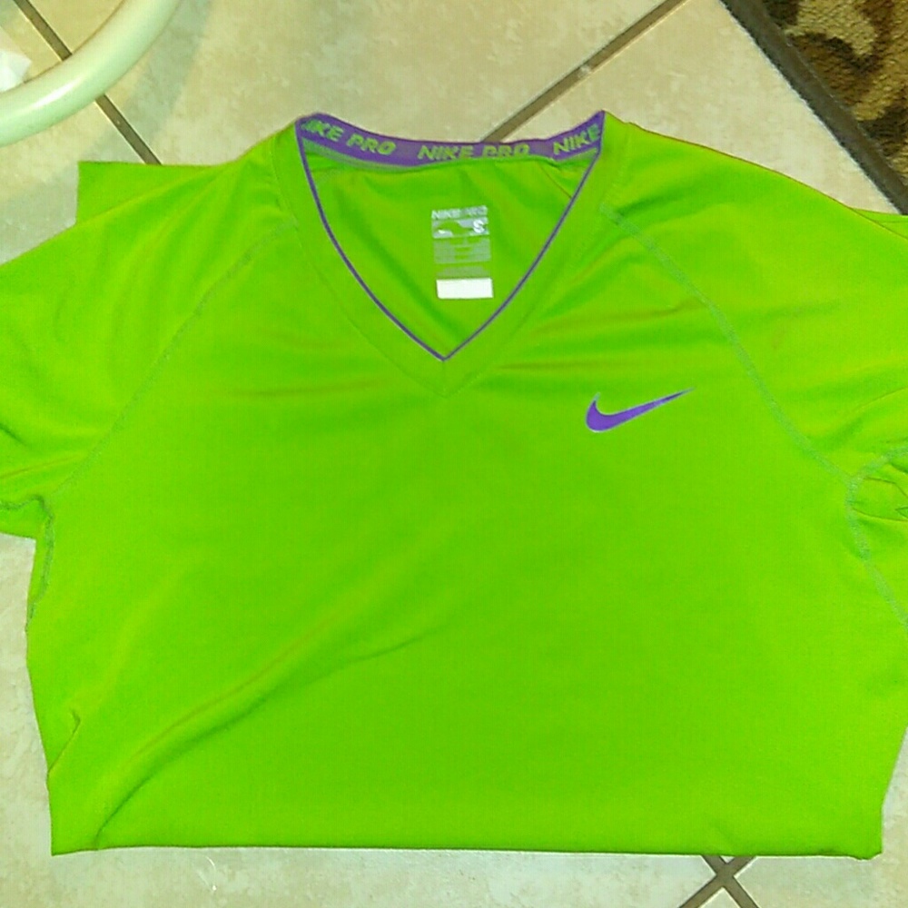 Nike top