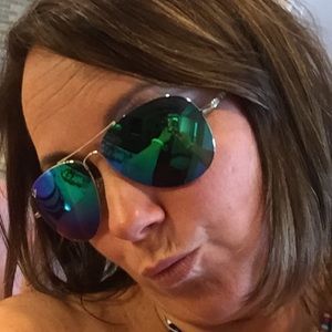 Meet your Posher, Laurie