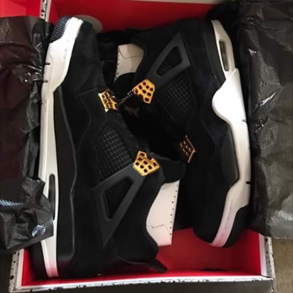 Royalty 4s main image 4