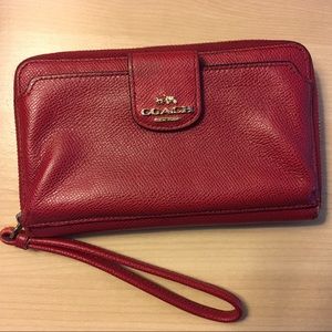 ♦️Coach Red Pebble Leather Wristlet Wallet♦️