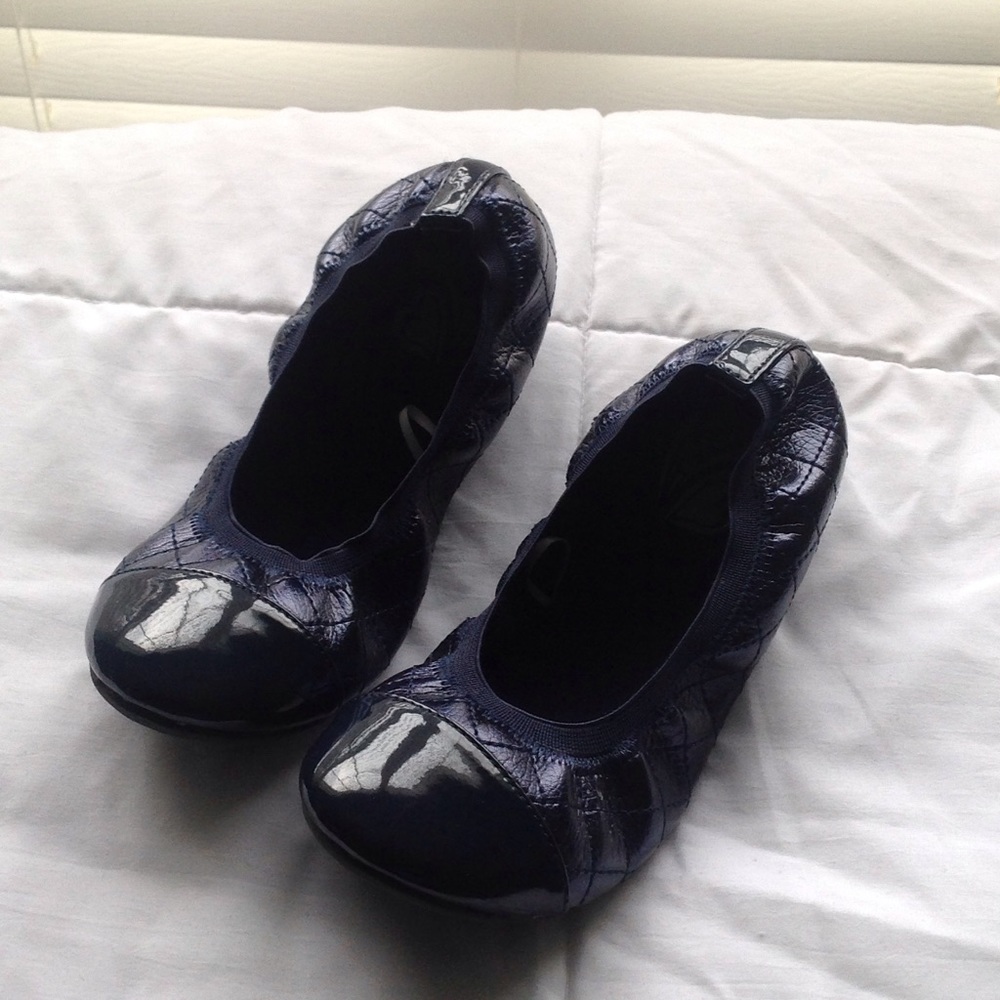 Super cute navy blue girls shoes! NWOT