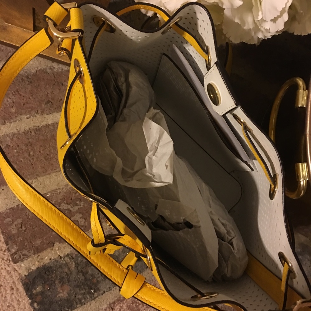 🌻 MICHAEL Michael Kors bucket bag (sunflower)SOLD - Picture 2 of 8