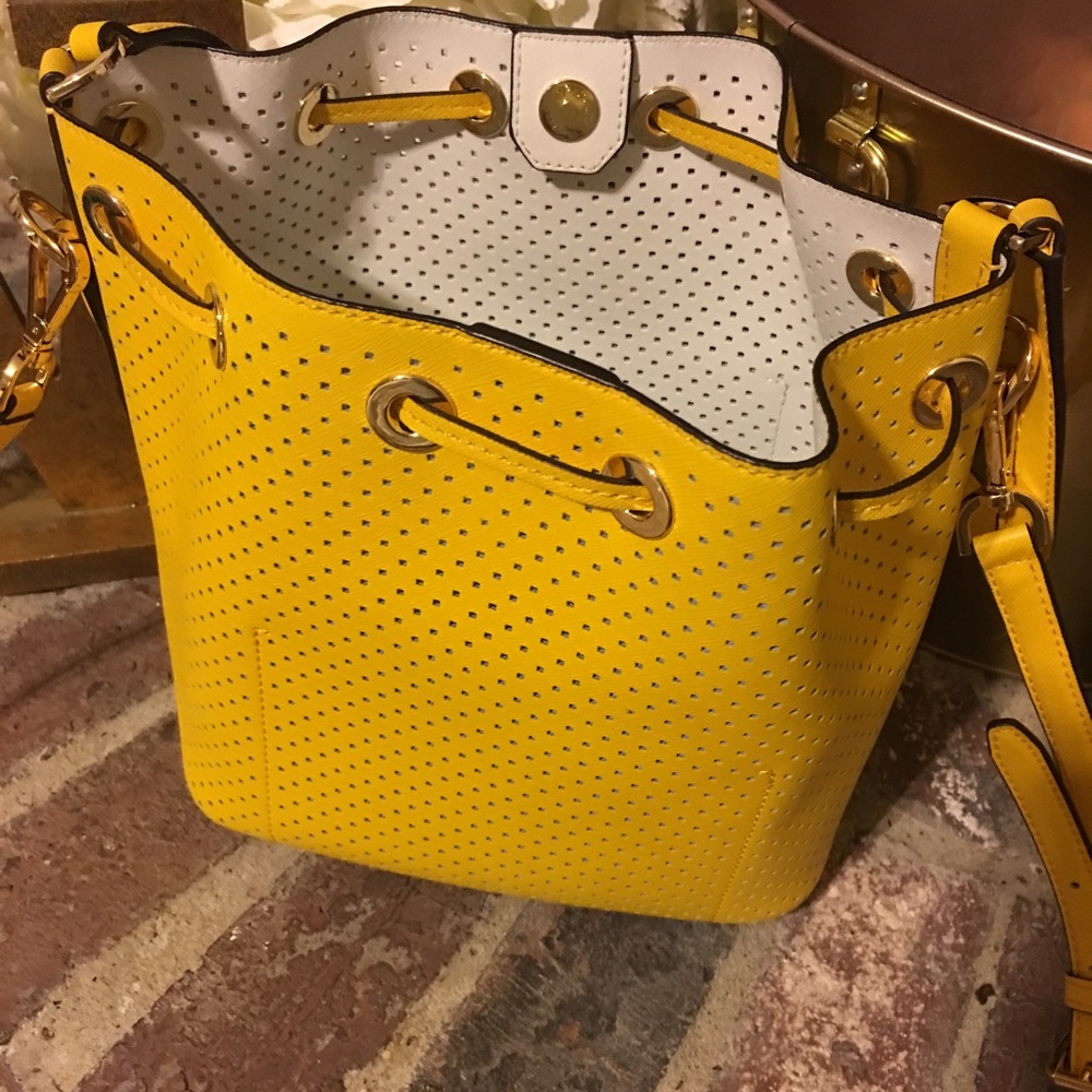 🌻 MICHAEL Michael Kors bucket bag (sunflower)SOLD - Picture 4 of 8