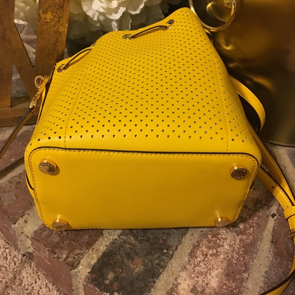 🌻 MICHAEL Michael Kors bucket bag (sunflower)SOLD - Picture 5 of 8
