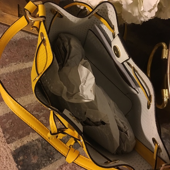 🌻 MICHAEL Michael Kors bucket bag (sunflower)SOLD - Picture 2 of 8