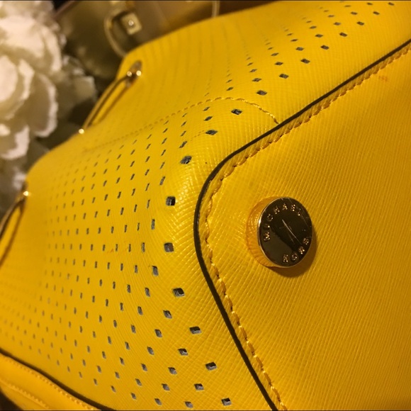 🌻 MICHAEL Michael Kors bucket bag (sunflower)SOLD - Picture 6 of 8