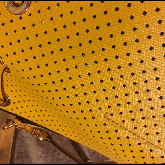 🌻 MICHAEL Michael Kors bucket bag (sunflower)SOLD - Picture 7 of 8