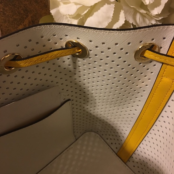 🌻 MICHAEL Michael Kors bucket bag (sunflower)SOLD - Picture 8 of 8