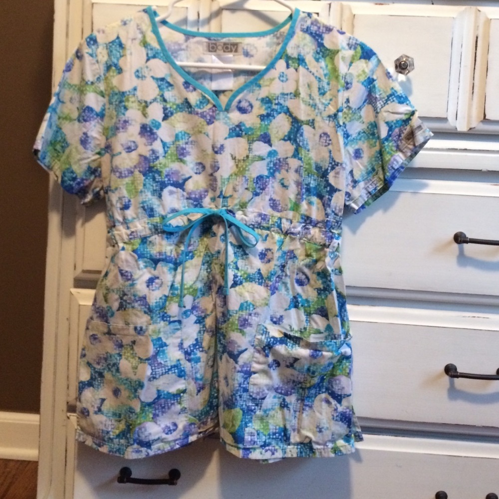 Floral scrub top