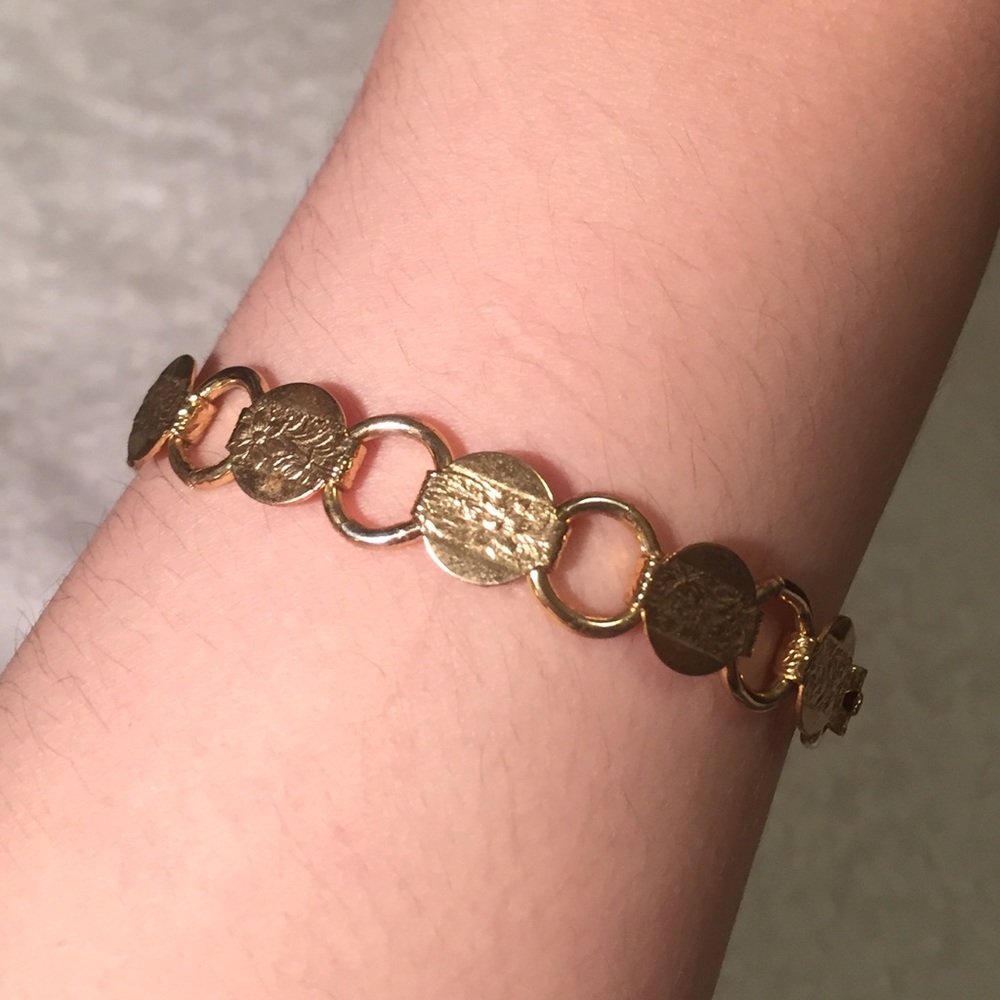 Gold floral linked bracelet