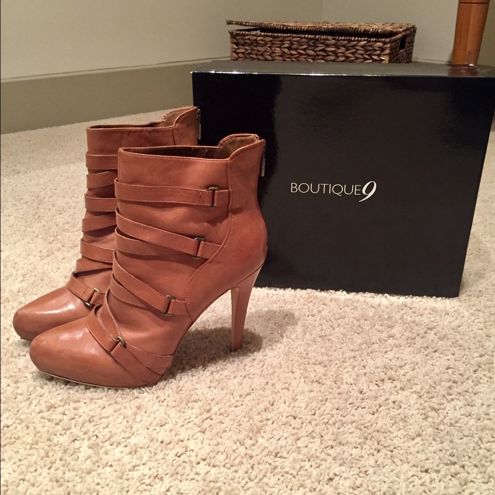 Boutique 9, Ankle Boots, Size 10.