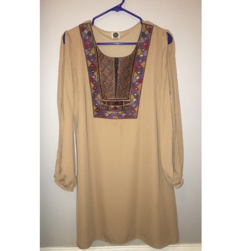 Open sleeved dress