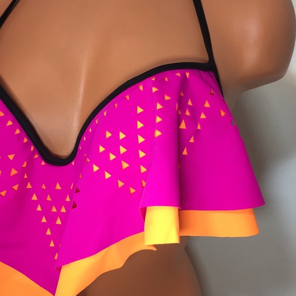 🚫SOLD🚫NEW PINK VS FLOUNCE PUSH UP TOP SWIM - Picture 2 of 4