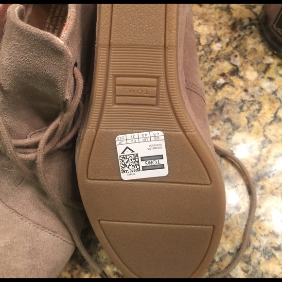 Toms booties - Picture 2 of 2