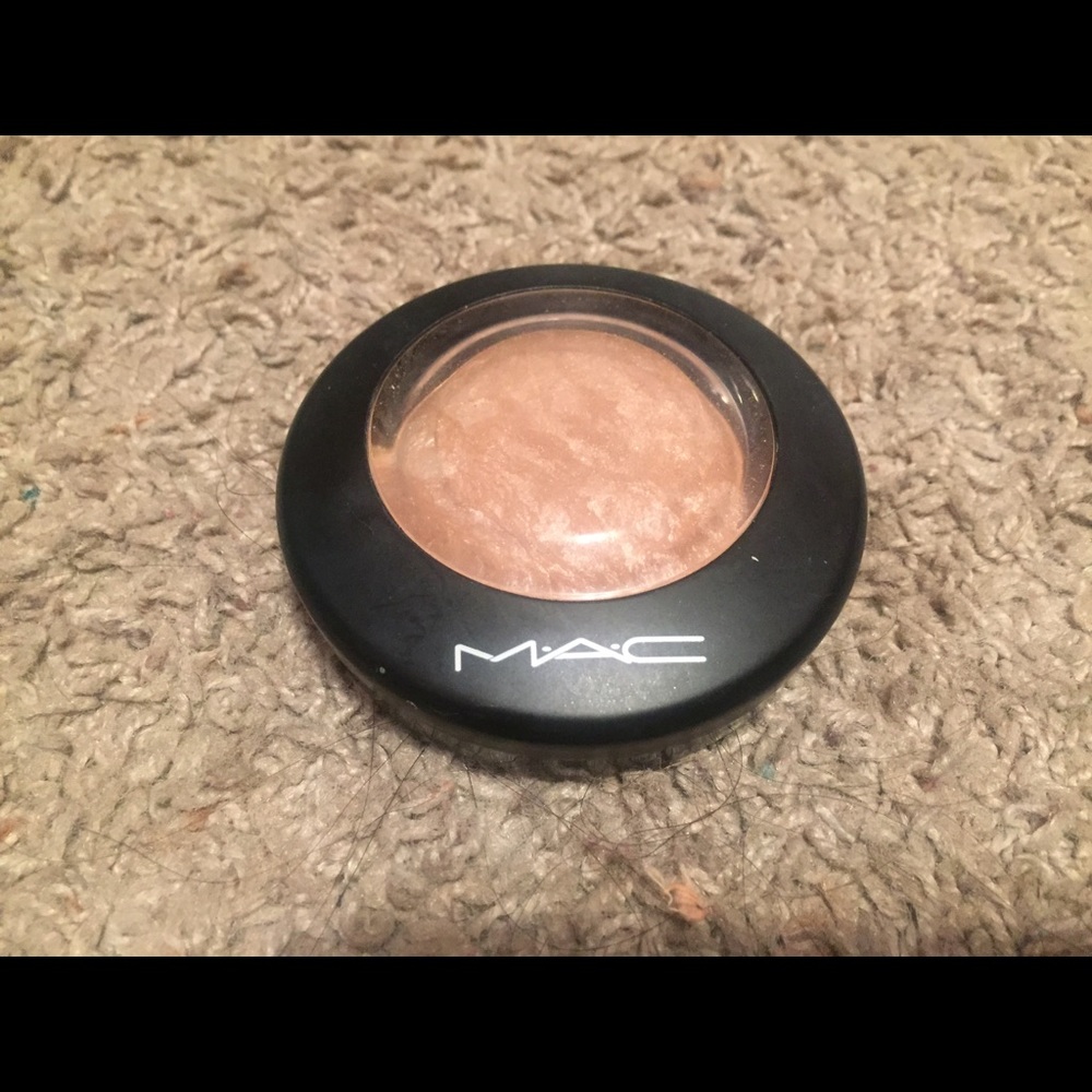 MAC Soft and Gentle Highlight