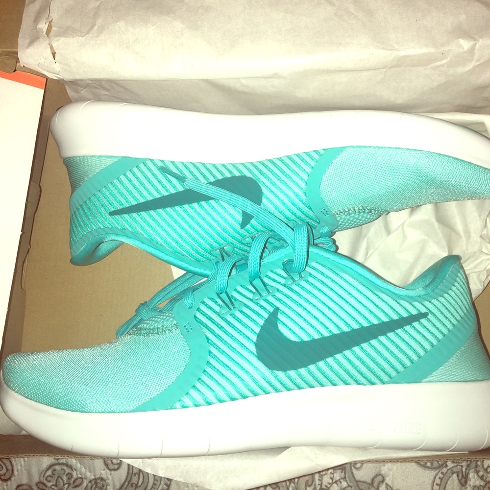Brand new, NEVER WORN Women's Nike Sz. 10