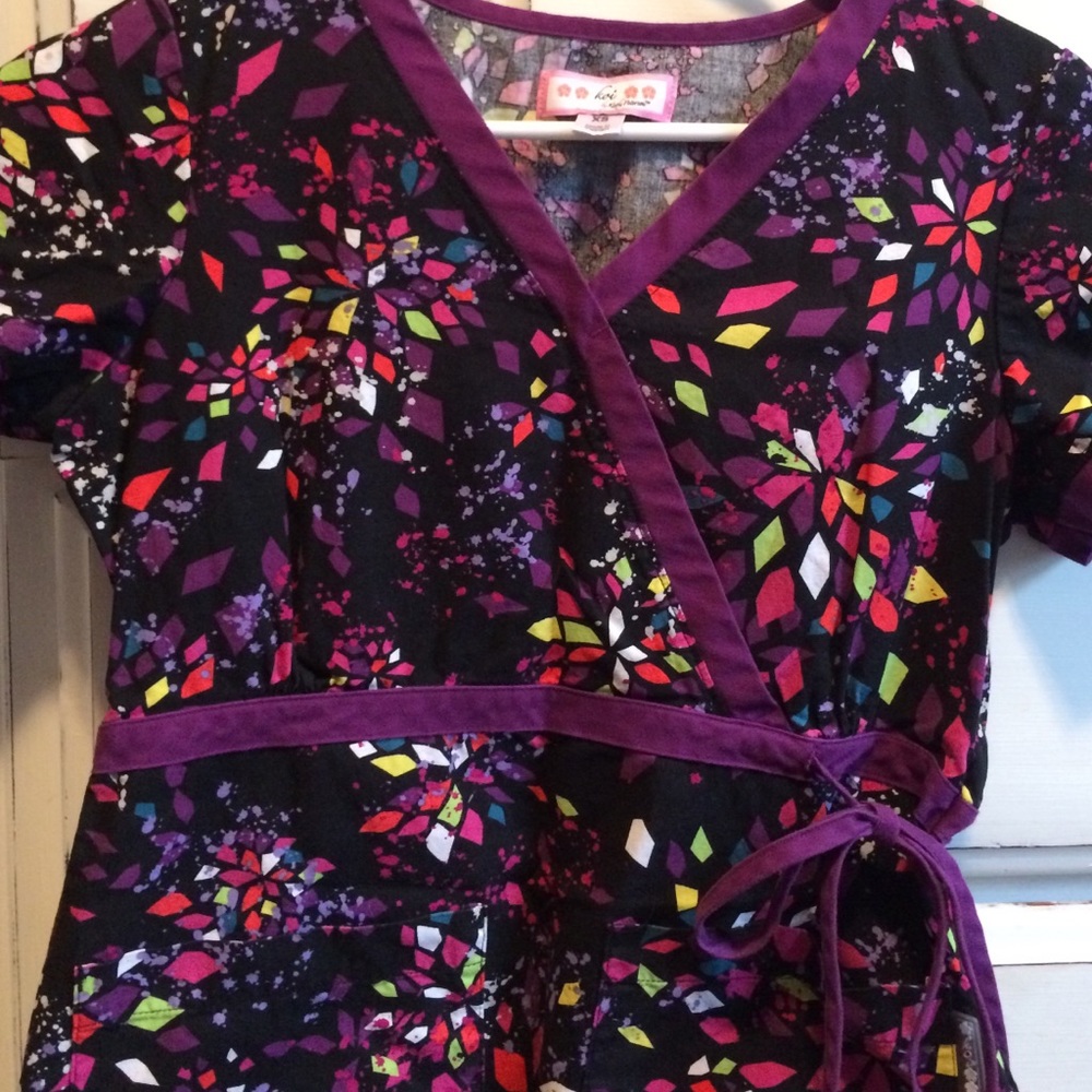 Scrub top - Picture 2 of 4